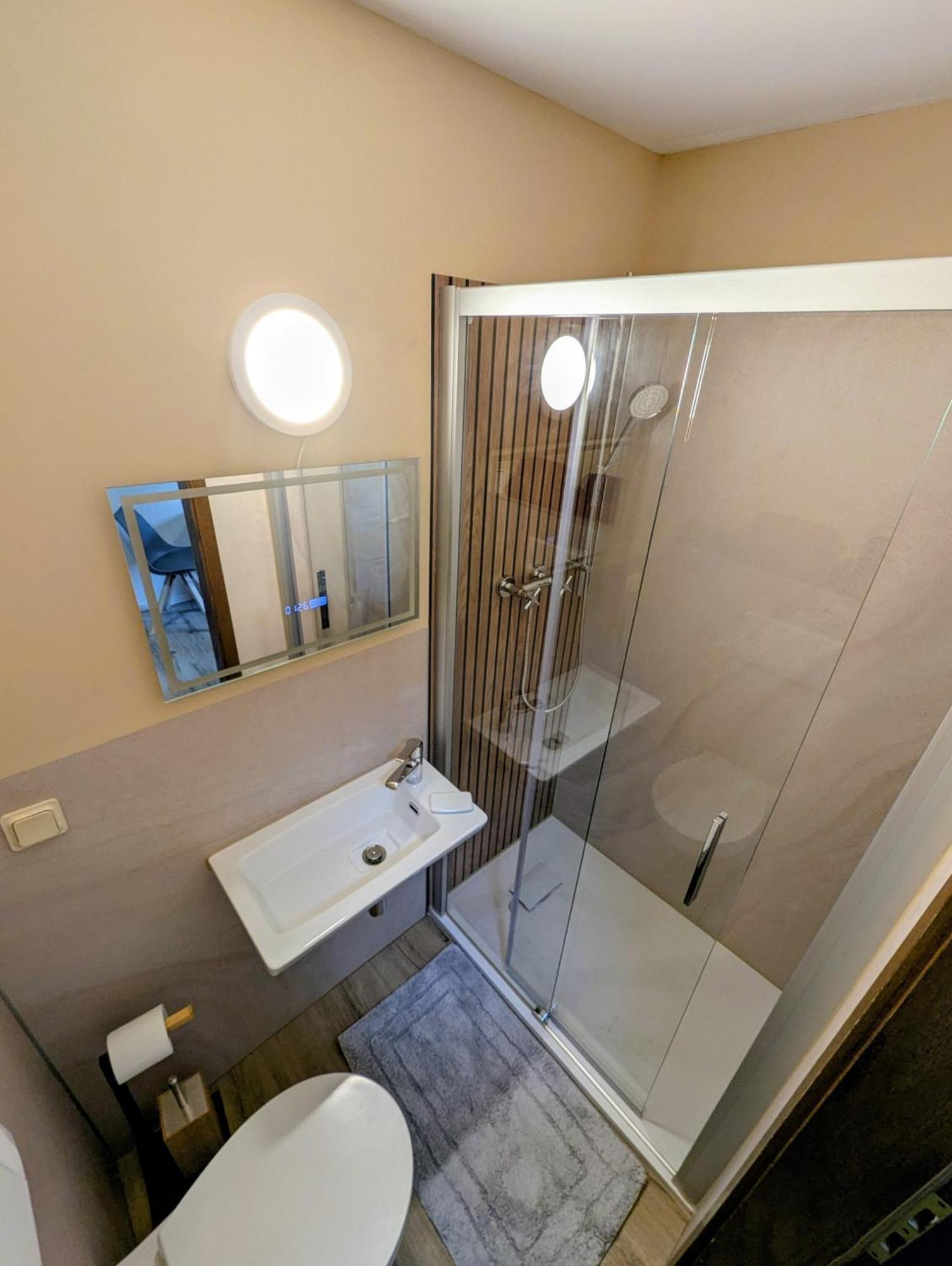 Doppel-/Zweibettzimmer mit eigenem Bad